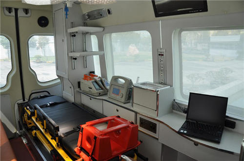 天等县救护车内部